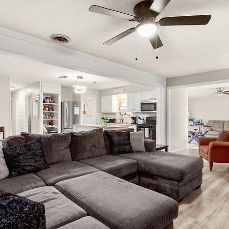 Cozy 3 Bedroom With Hot Tub 2 Min Away From Lackland 圣安东尼奥 外观 照片