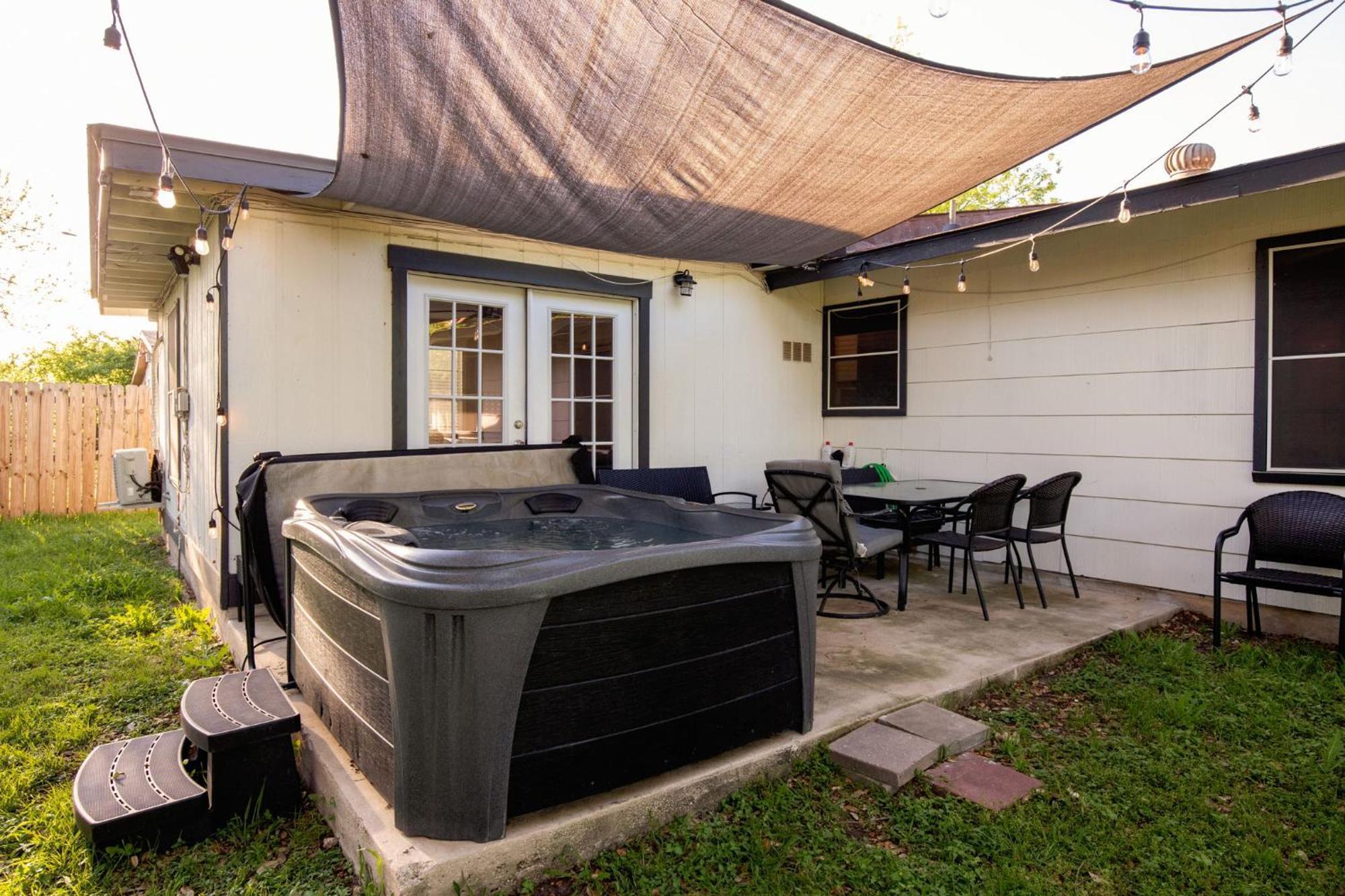 Cozy 3 Bedroom With Hot Tub 2 Min Away From Lackland 圣安东尼奥 外观 照片